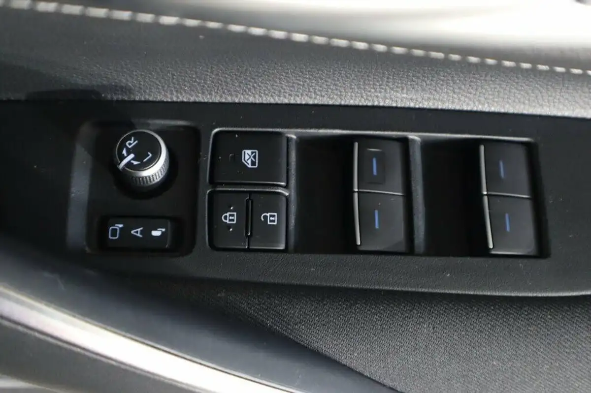 2019-toyota-corolla-18-vvt-i-design-trk-hatchback-5d-big-24