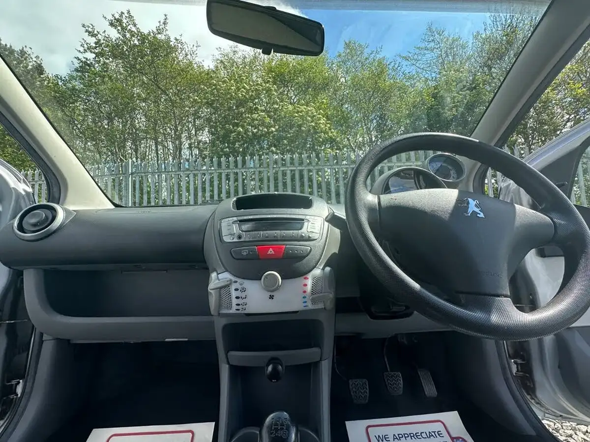 2009-peugeot-107-10-urban-12v-3d-big-10
