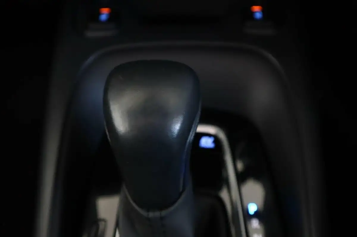 2019-toyota-corolla-18-vvt-i-design-trk-hatchback-5d-big-48