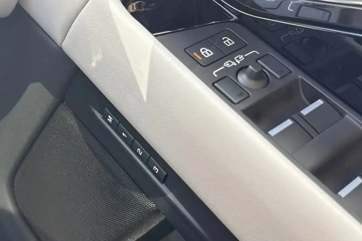 2024-land-rover-range-rover-evoque-20-d200-dynamic-hse-big-24