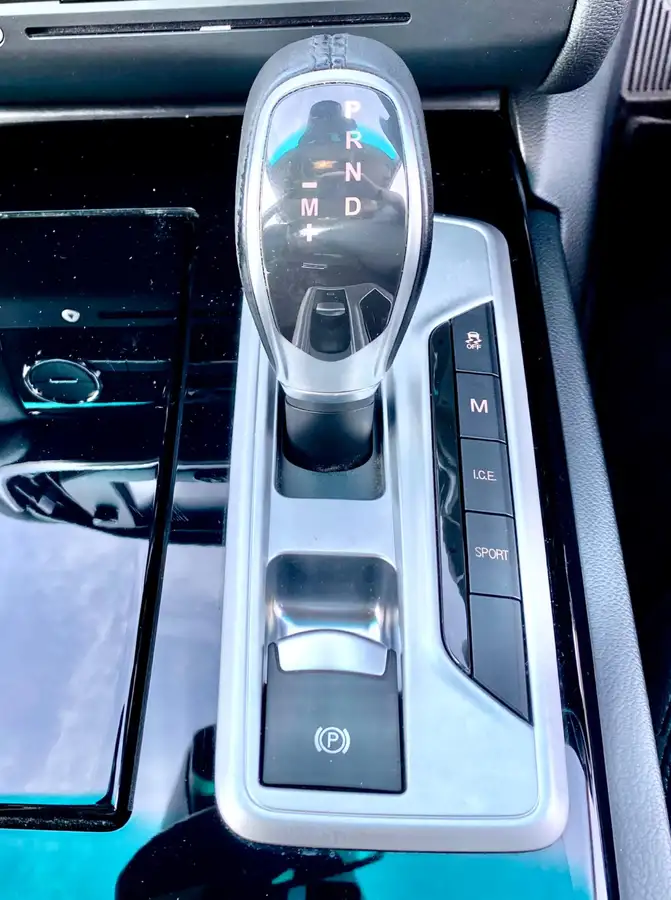 2017-maserati-ghibli-30td-big-28