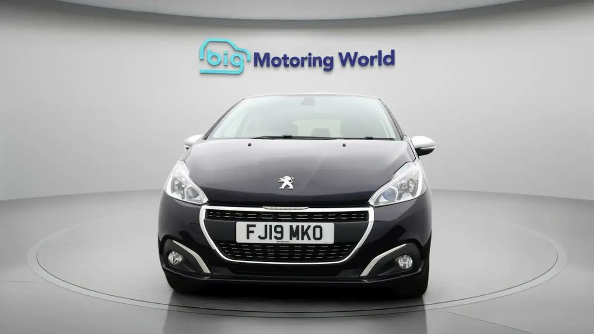 2019-peugeot-208-12-puretech-signature-big-1