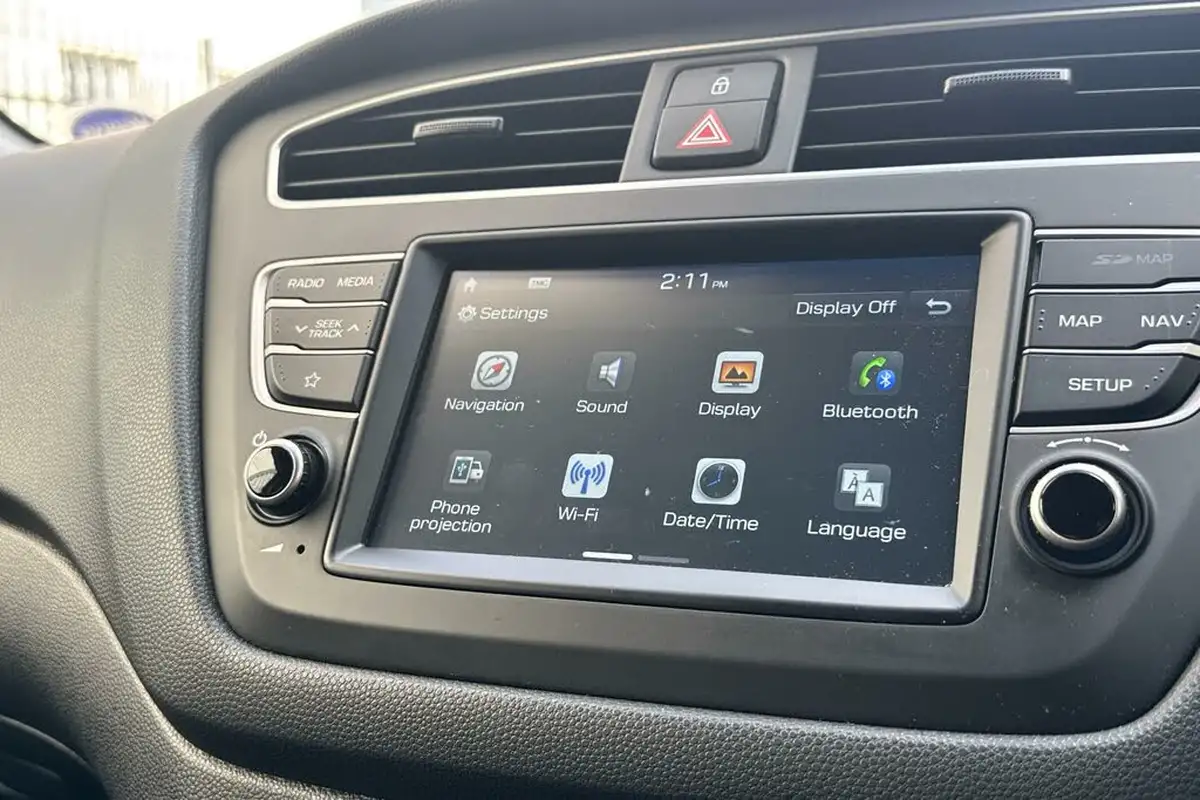 2020-hyundai-i20-10-t-gdi-play-big-21