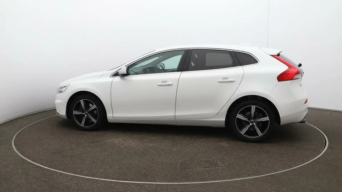 2018-volvo-v40-15-t2-r-design-nav-plus-big-58