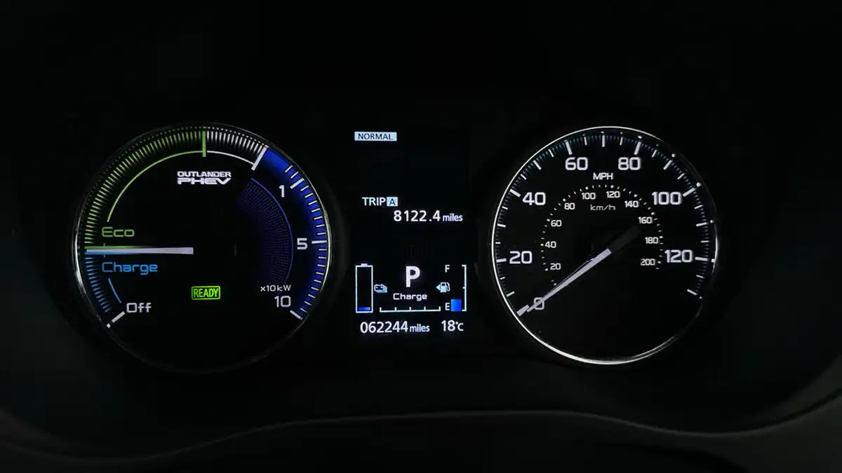 2018-mitsubishi-outlander-24-5h-phev-big-17