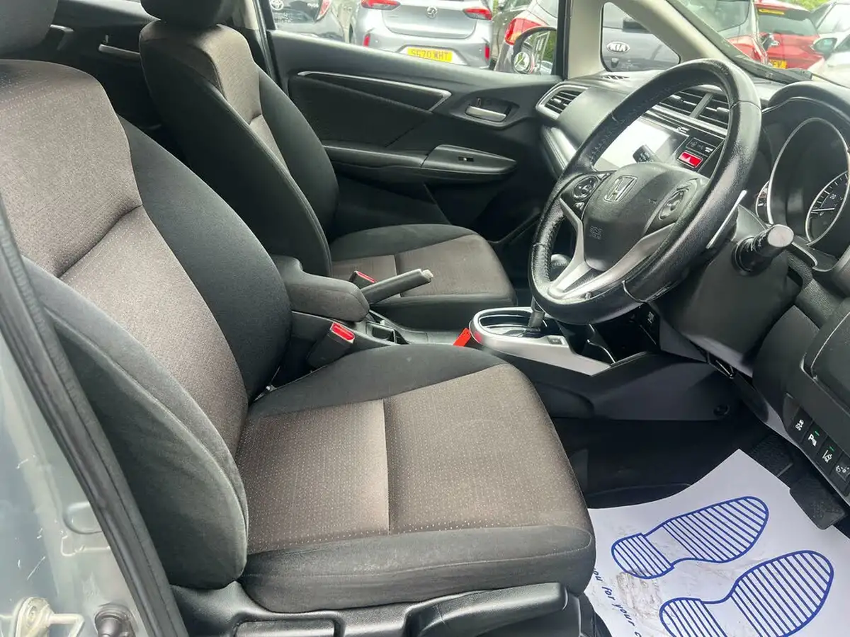 2016-honda-jazz-13-i-vtec-ex-cvt-big-17