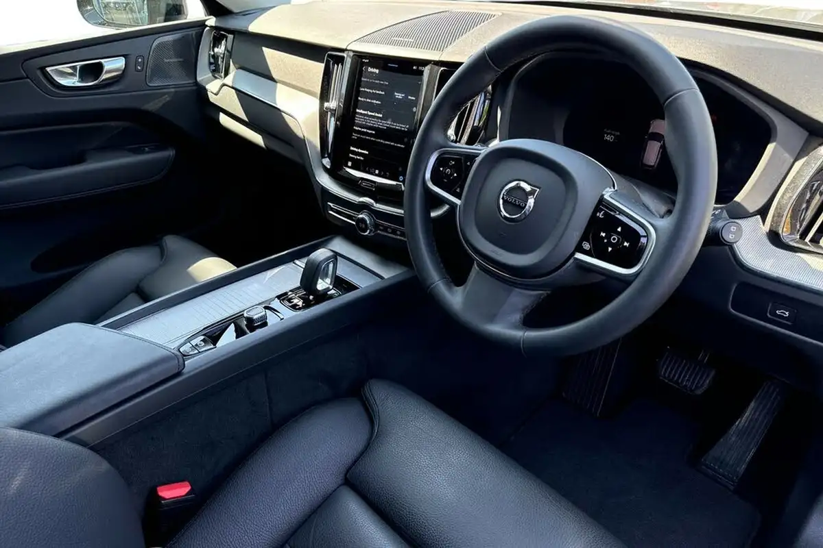 2024-volvo-xc60-20-b5-plus-big-9