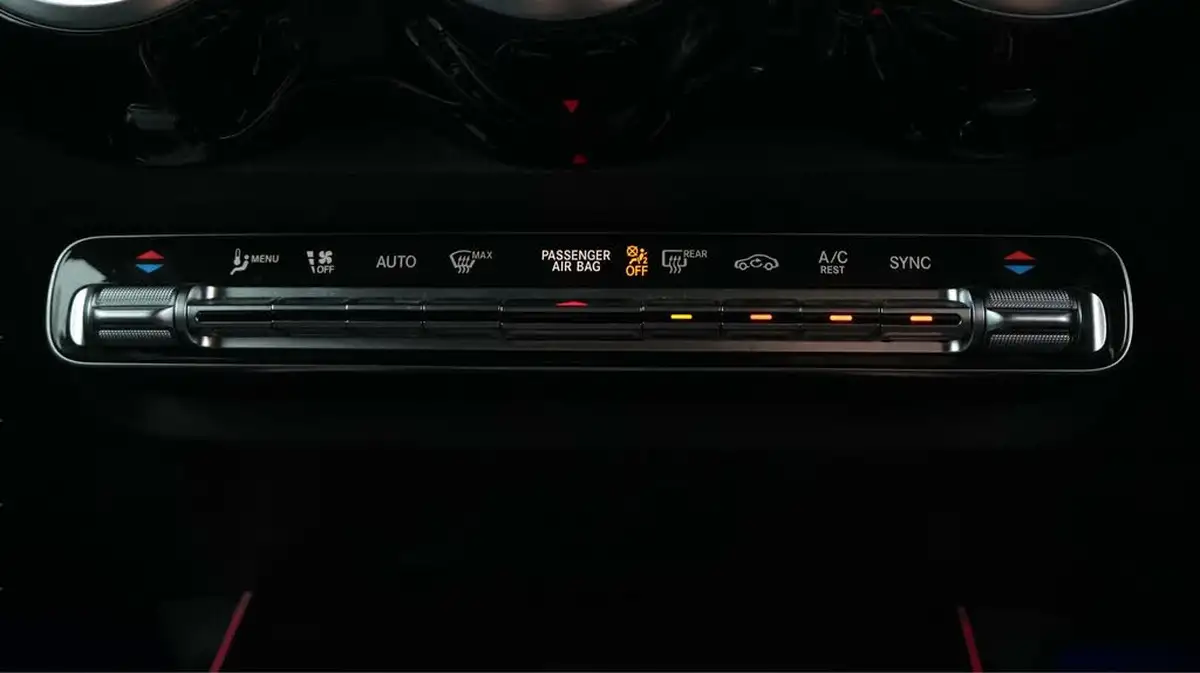 2020-mercedes-benz-glb-class-20d-glb220d-amg-line-premium-plus-driving-assistance7-big-12