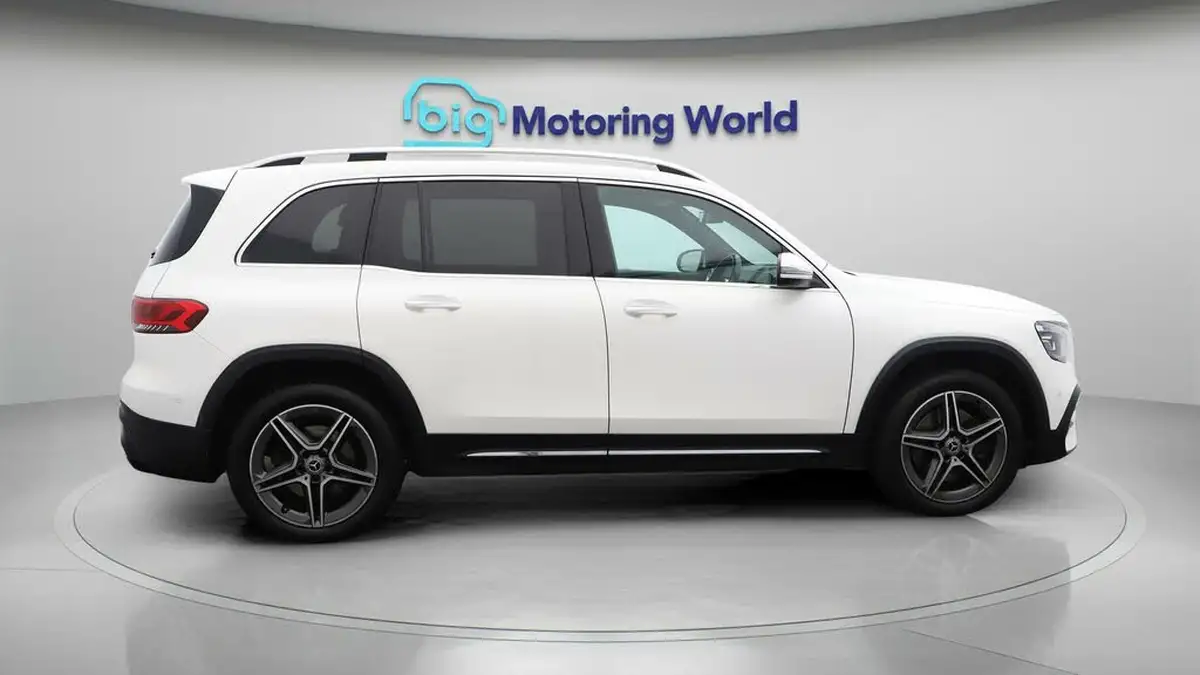 2020-mercedes-benz-glb-class-20d-glb220d-amg-line-premium-plus-driving-assistance7-big-8