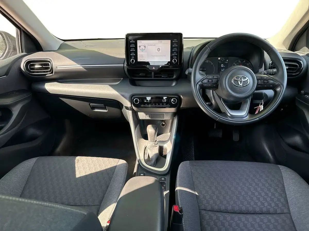 2023-toyota-yaris-15-vvt-i-icon-big-10