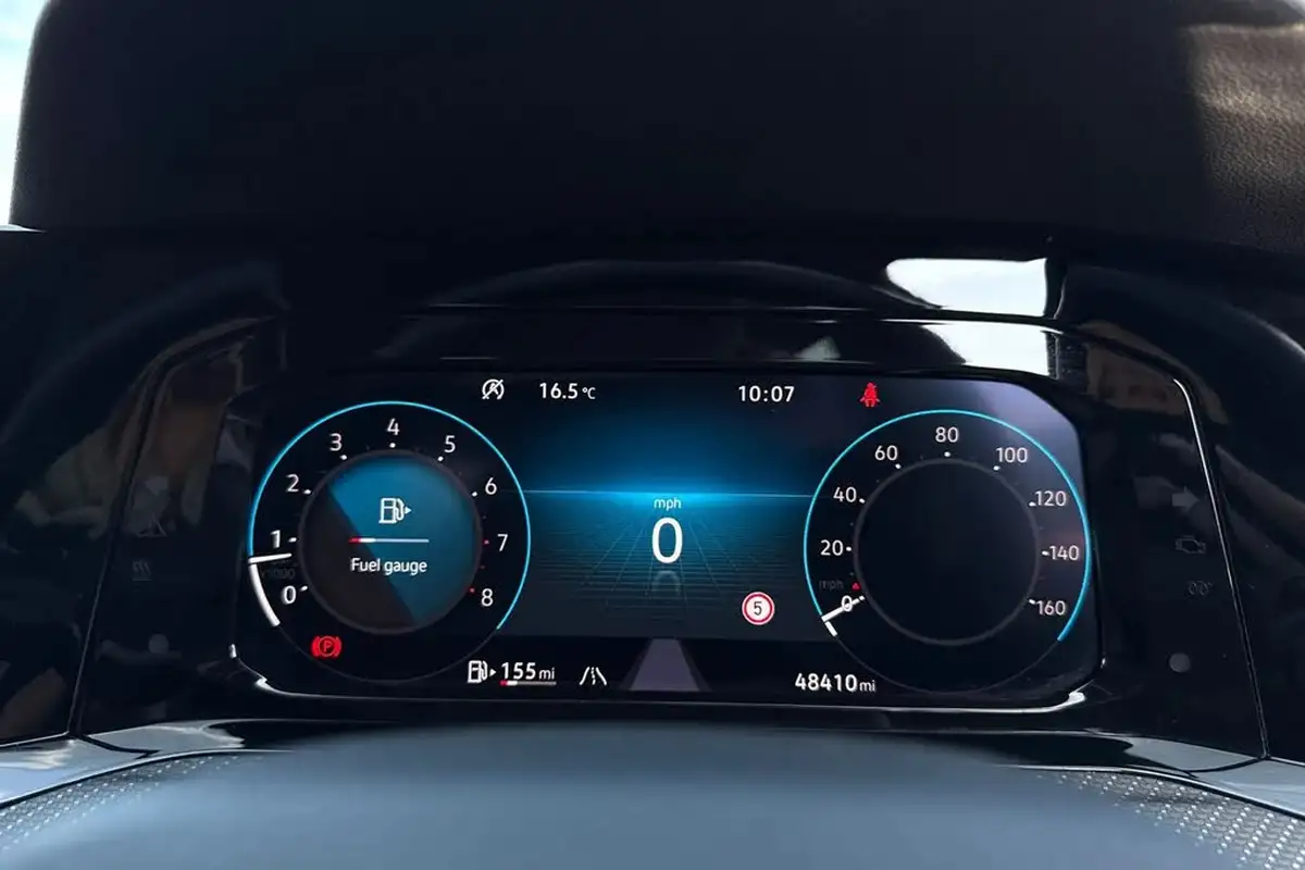 2022-volkswagen-golf-15-tsi-r-line-130ps-hatchback-big-42