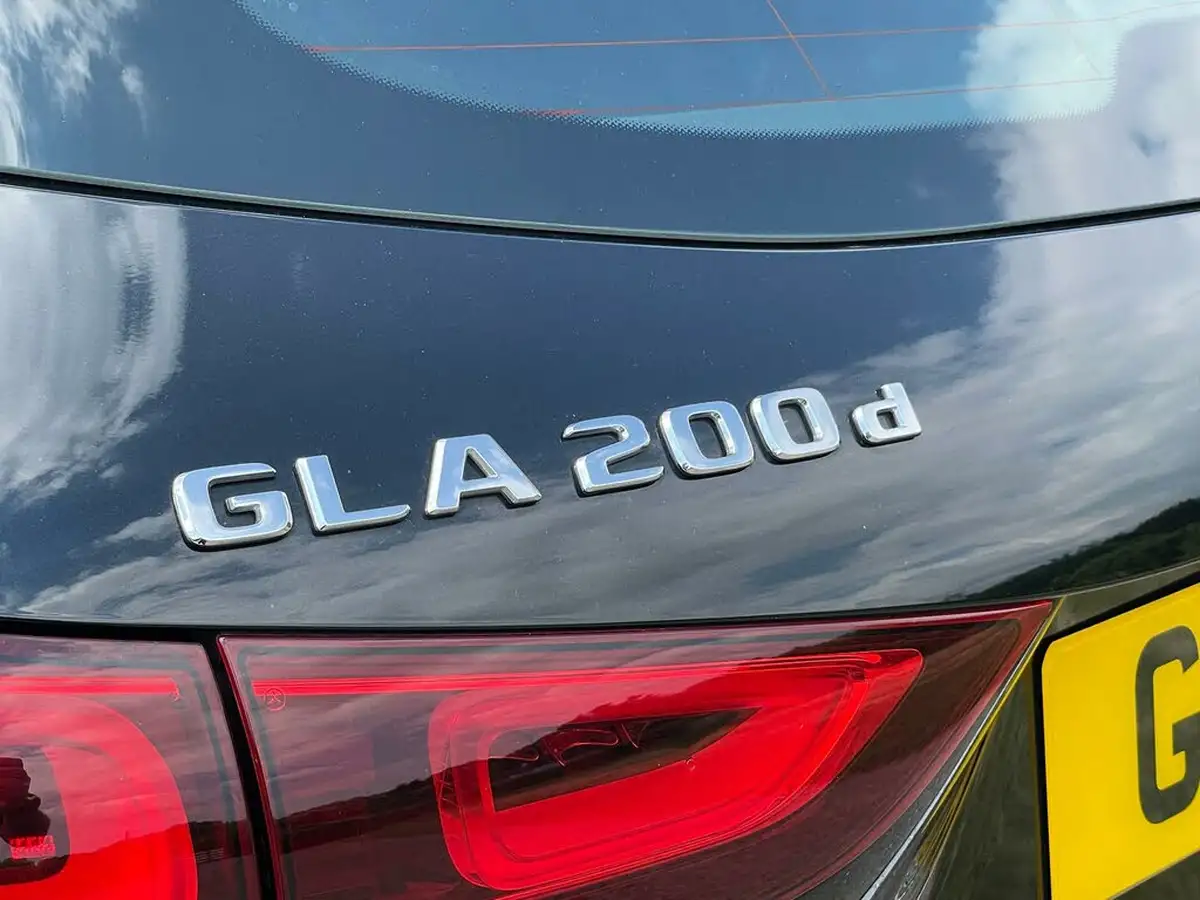 2021-mercedes-benz-gla-class-20d-gla-200d-sport-executive-big-14