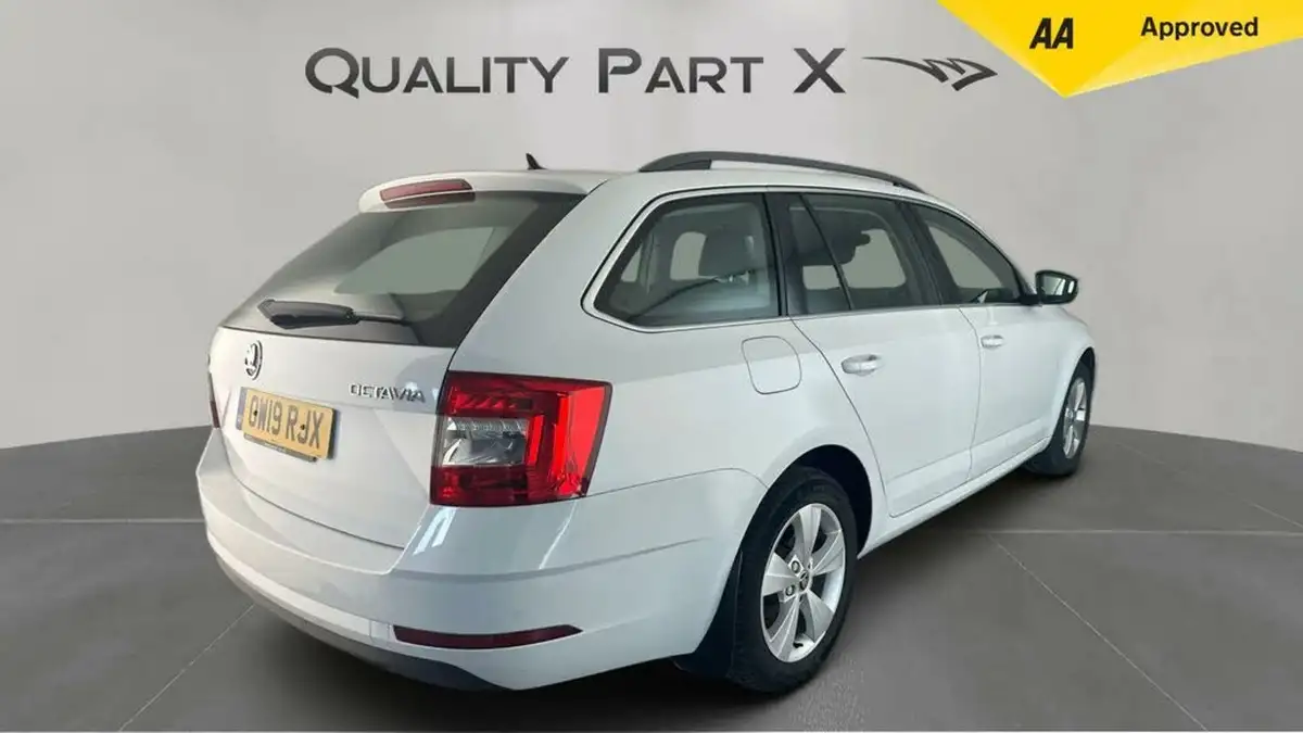 2019-skoda-octavia-16tdi-se-technology-estate-big-2