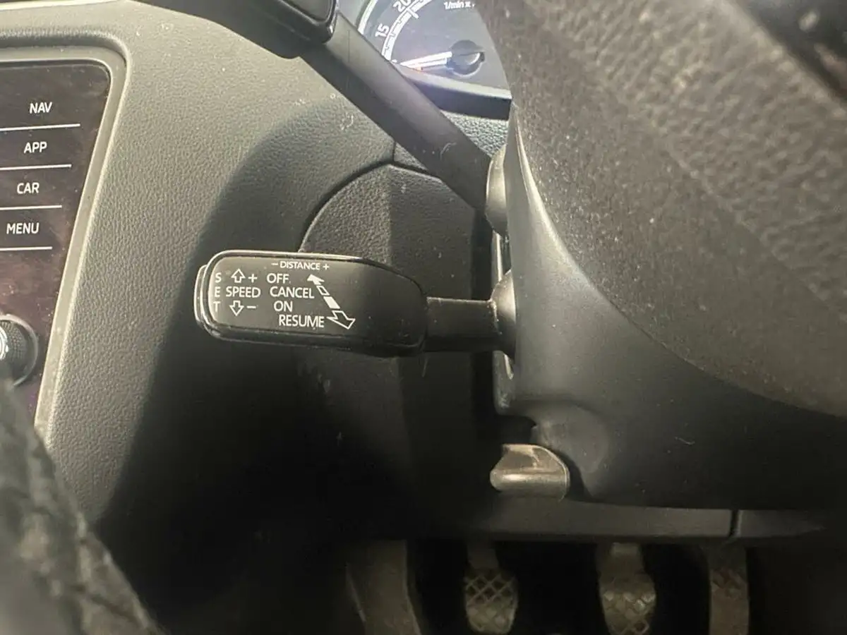 2019-skoda-octavia-16tdi-se-technology-estate-big-30