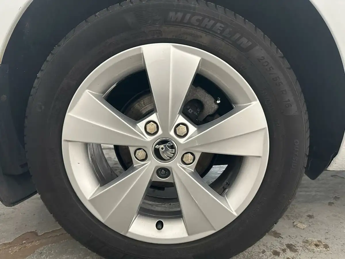 2019-skoda-octavia-16tdi-se-technology-estate-big-26