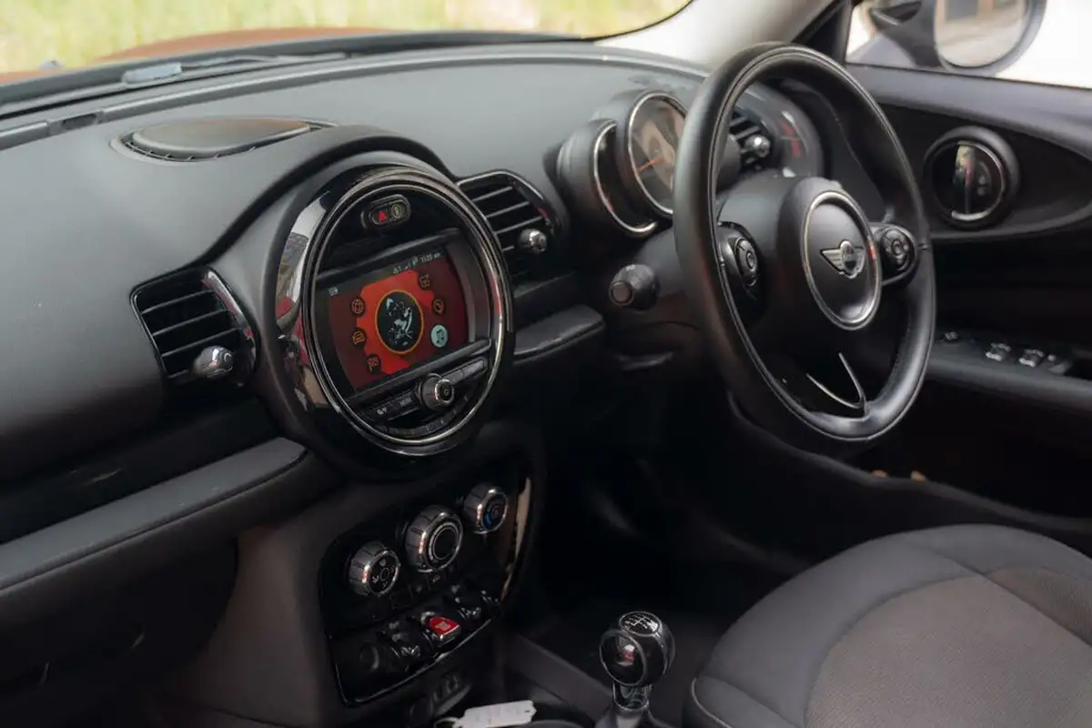 2018-mini-clubman-15-cooper-ss-big-31