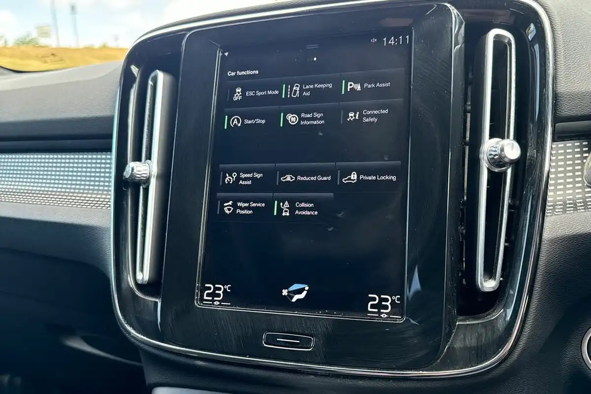 2021-volvo-xc40-15-t3-r-design-161bhp-big-22