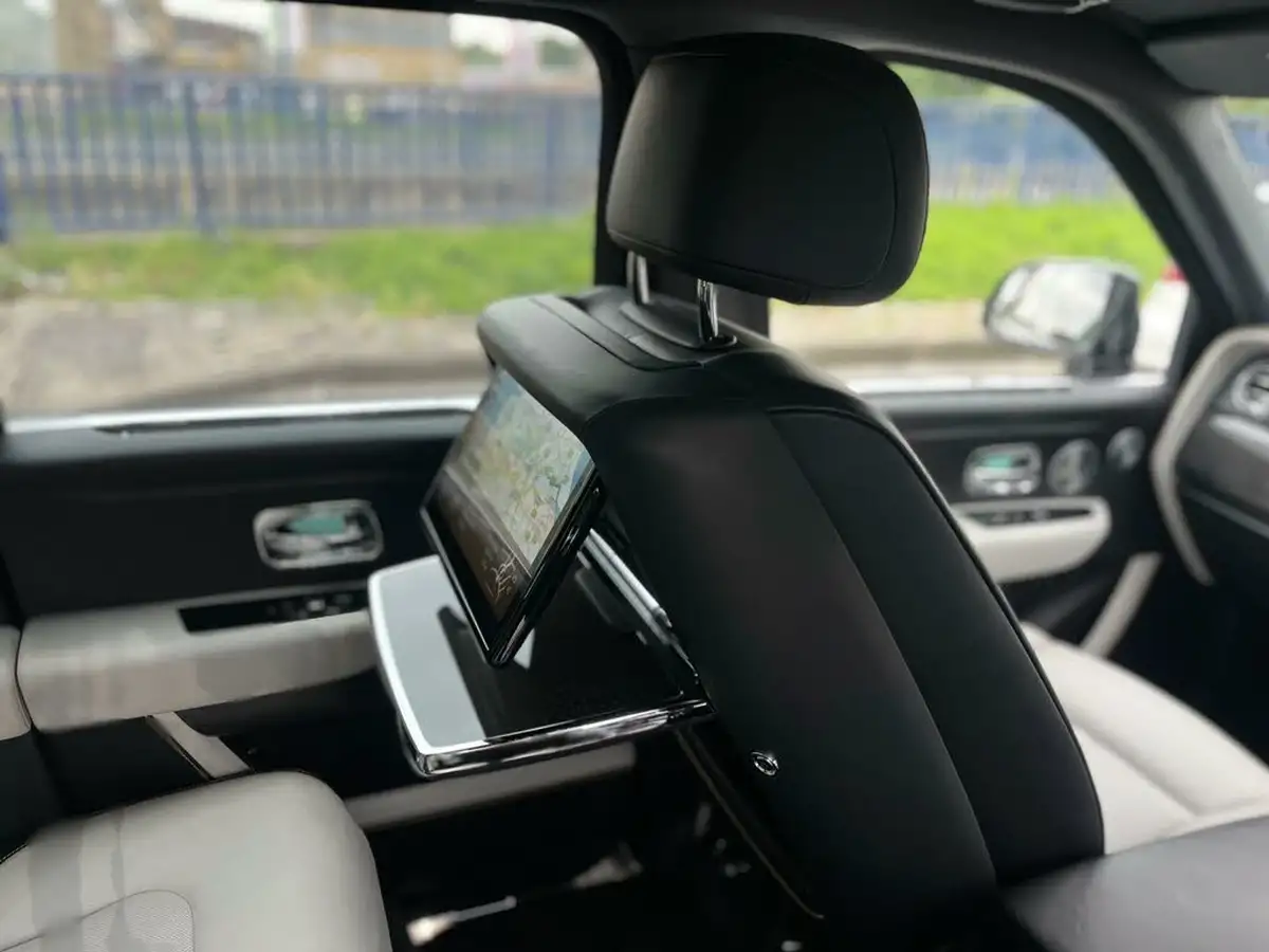 2020-rolls-royce-cullinan-675-black-badge-big-30