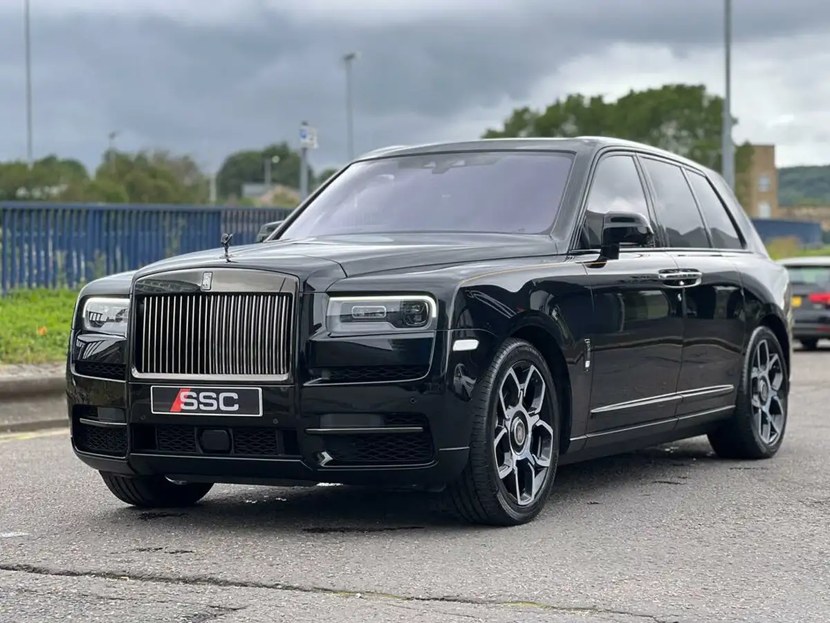 2020-rolls-royce-cullinan-675-black-badge-big-6