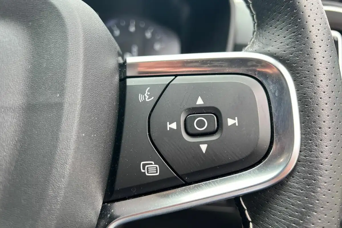 2021-volvo-xc40-15-t3-r-design-pro-161bhp-auto-big-11