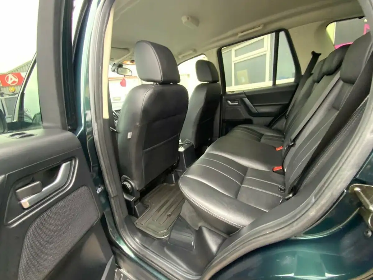 2014-land-rover-freelander-2-22sd4-xs-big-35