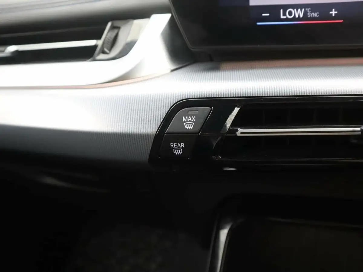 2023-bmw-2-series-15-220i-m-sport-big-30