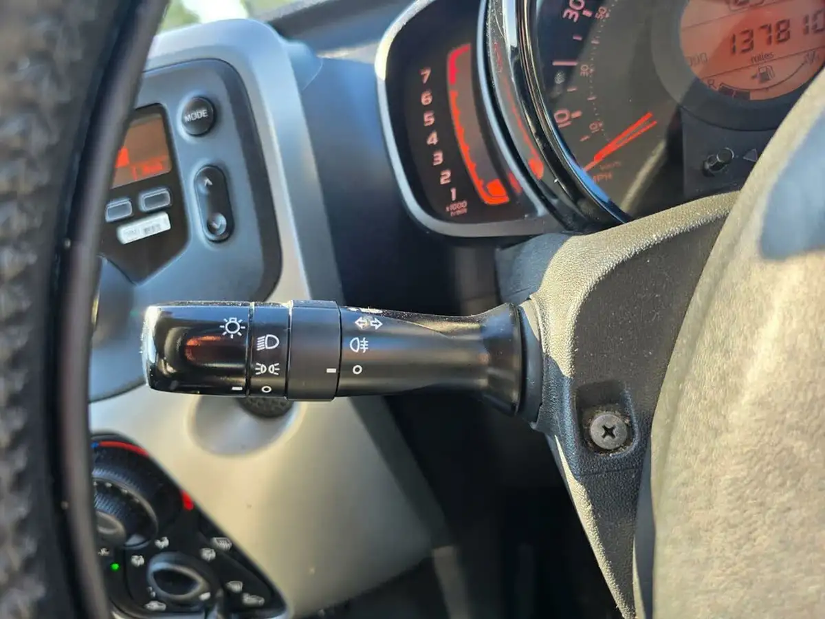 2015-toyota-aygo-10-vvt-i-x-play-5d-x-shift-big-59