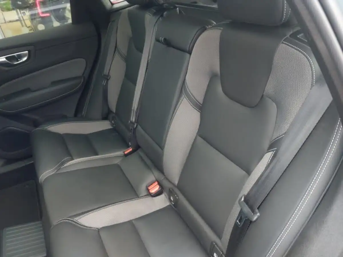2024-volvo-xc60-20-t8-ultimate-dark-big-5