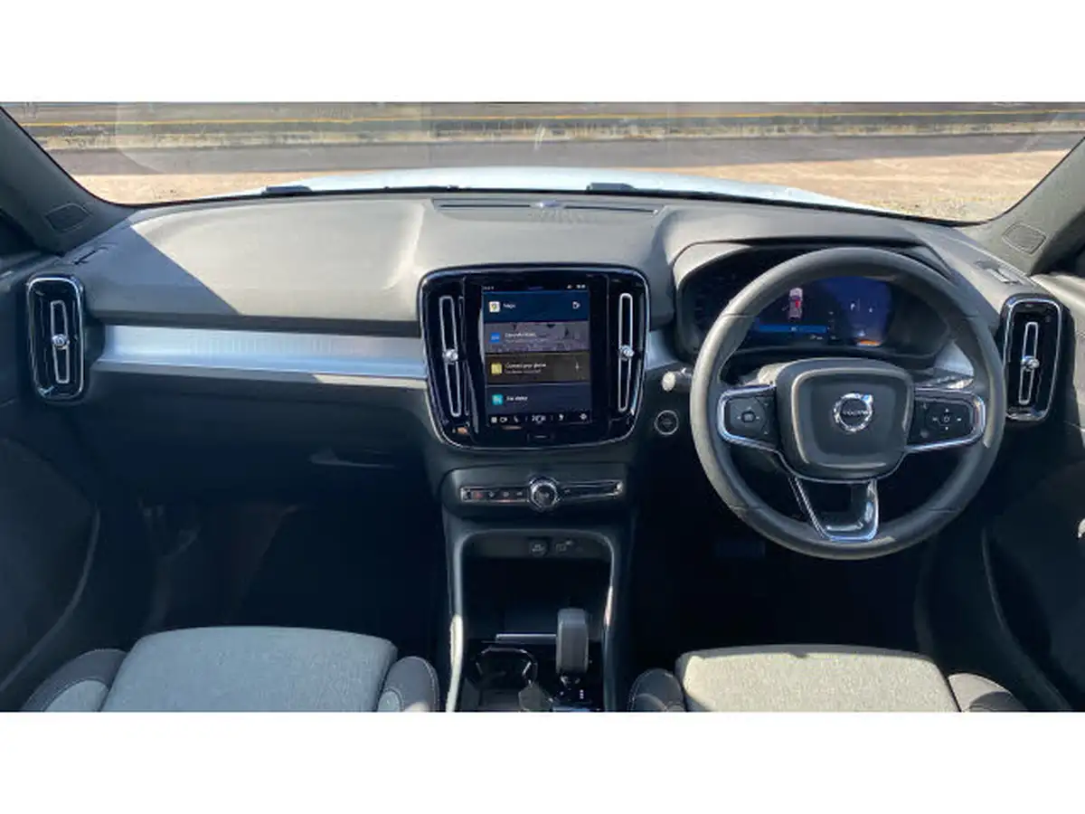 2024-volvo-xc40-20-b3-plus-big-19