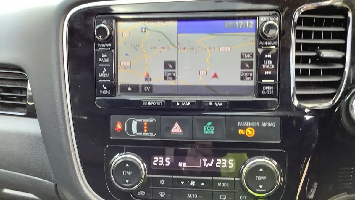 2017-mitsubishi-outlander-20-4hs-phev-5st-big-9