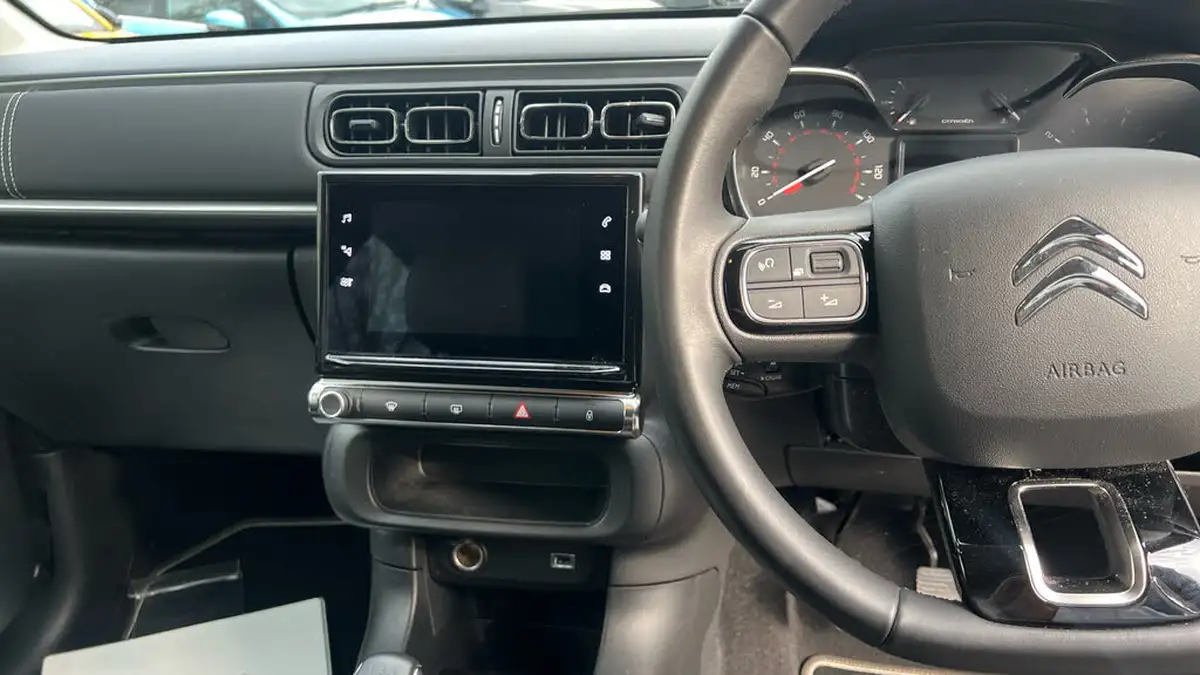 2022-citroen-c3-12-puretech-saint-james-83ps-big-10