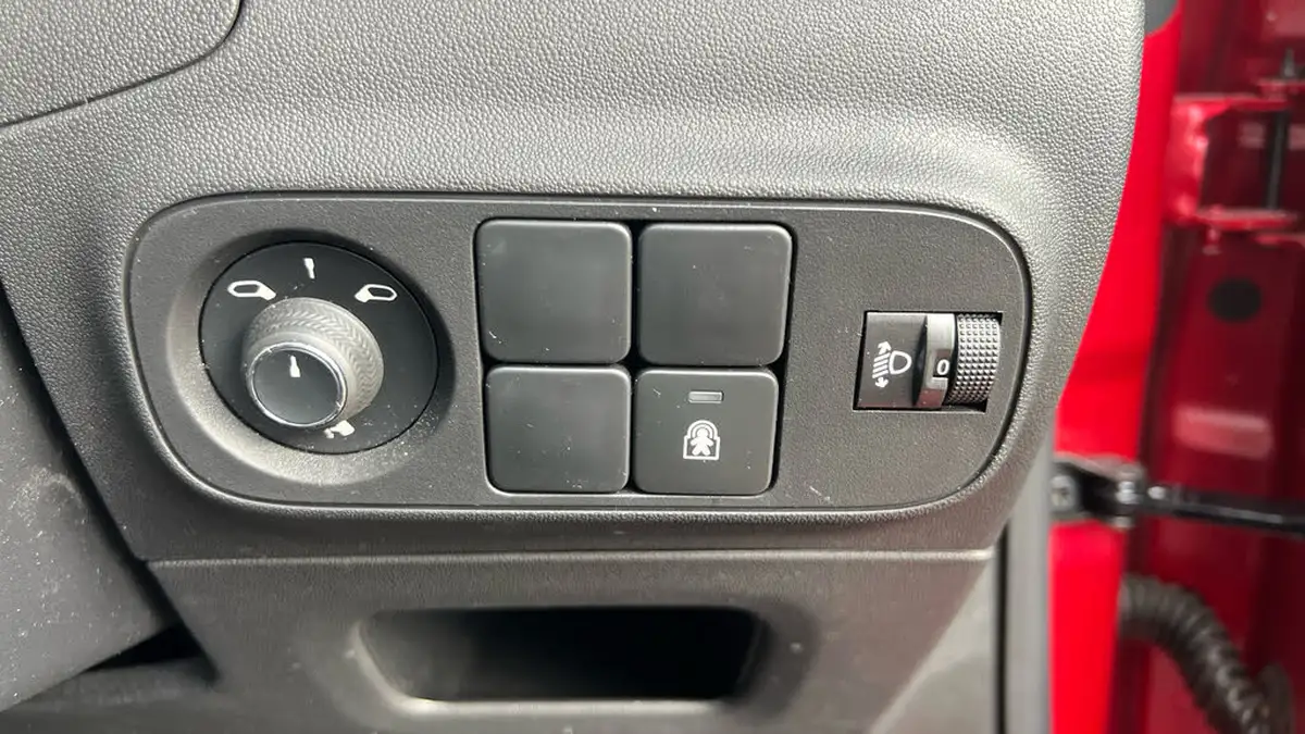 2022-citroen-c3-12-puretech-saint-james-83ps-big-34