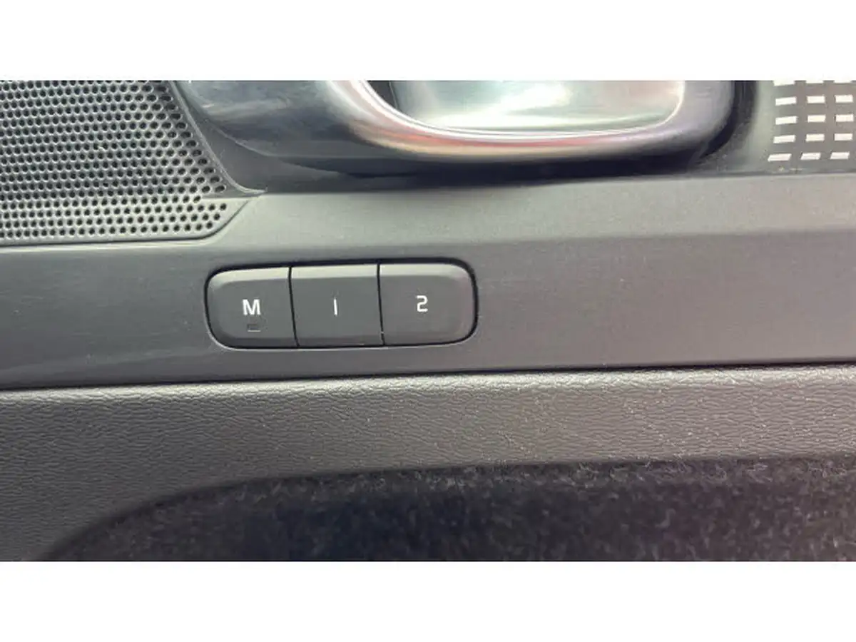 2020-volvo-xc40-20-b4-r-design-pro-big-32