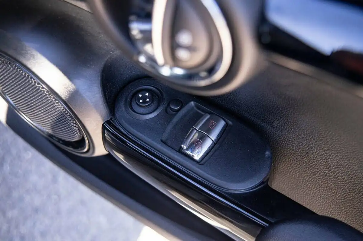 2021-mini-cooper-e-cooper-s-1-big-24