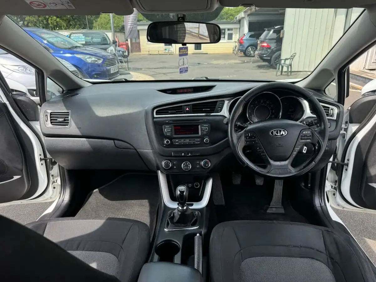 2016-kia-ceed-16crdi-2-hatchback-big-29