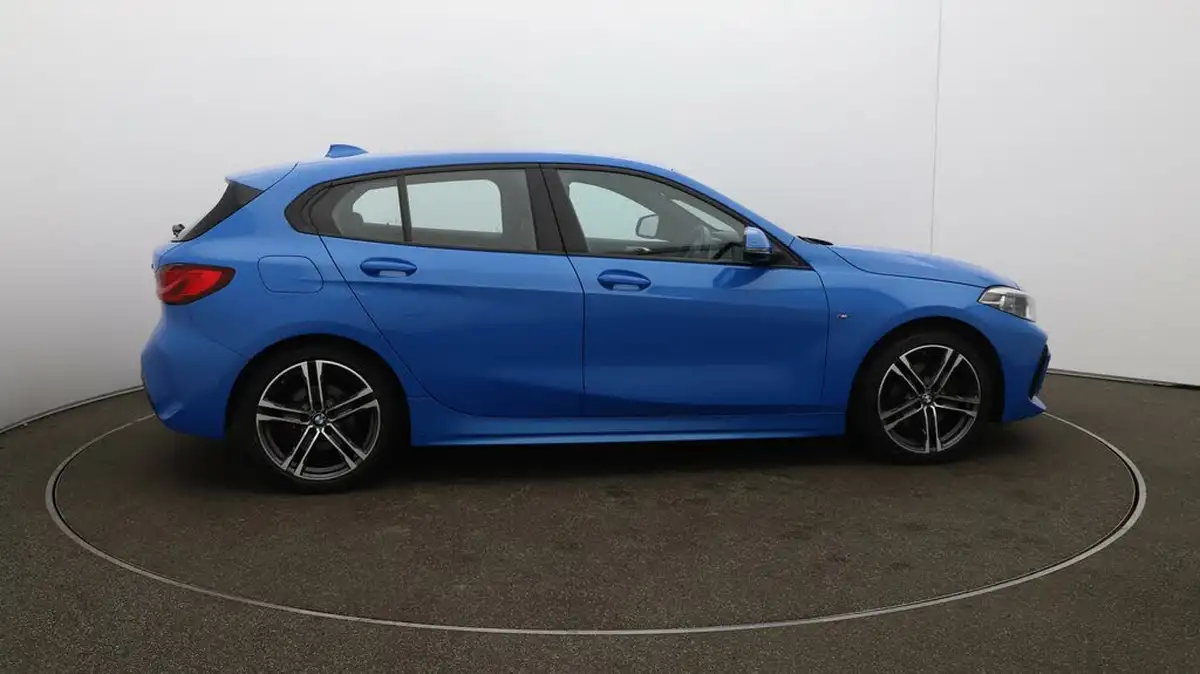 2022-bmw-1-series-15-118i-m-sport-lcp-big-8
