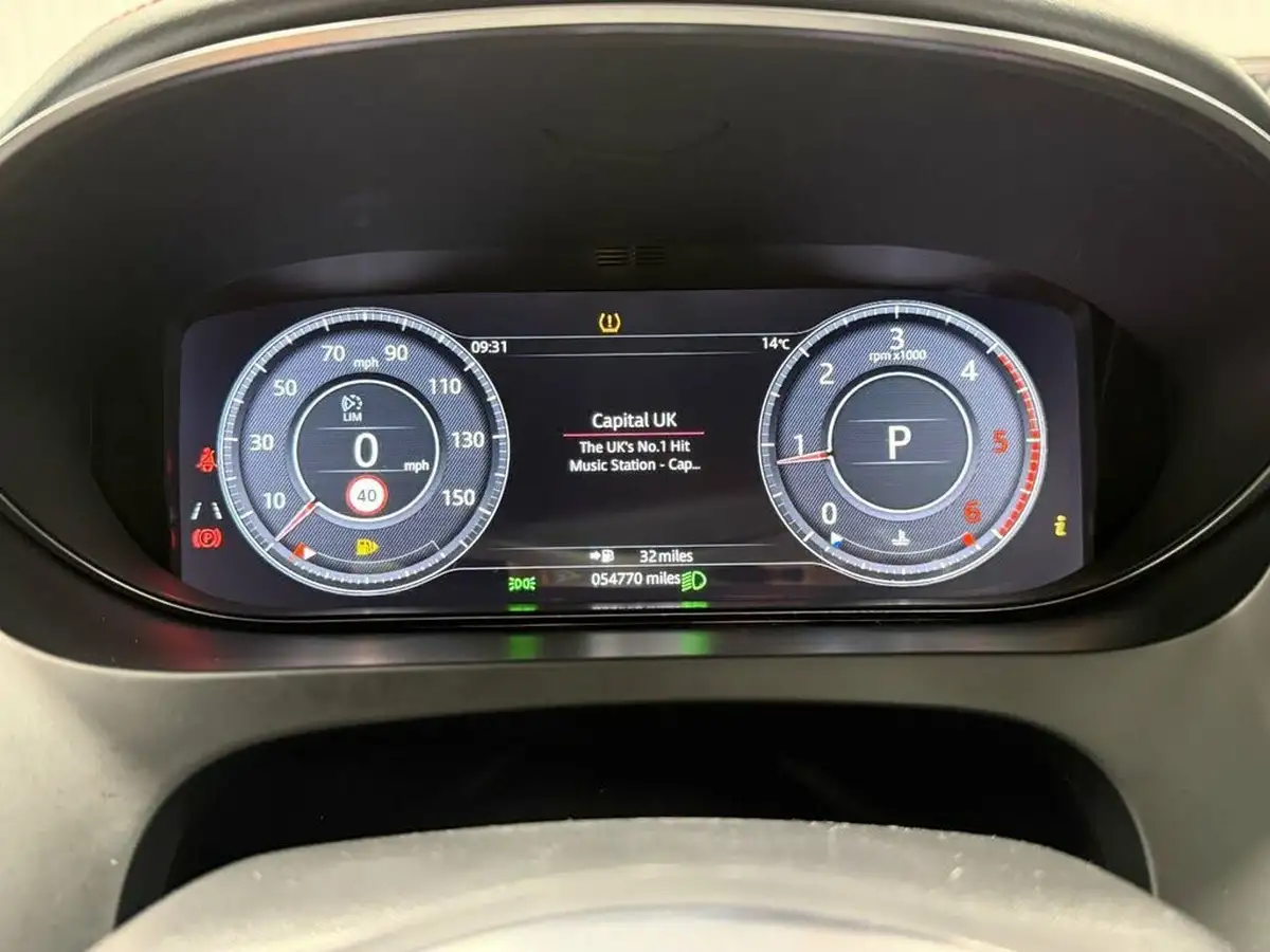 2020-jaguar-e-pace-20-i4d-chequered-flag-180ps-big-13
