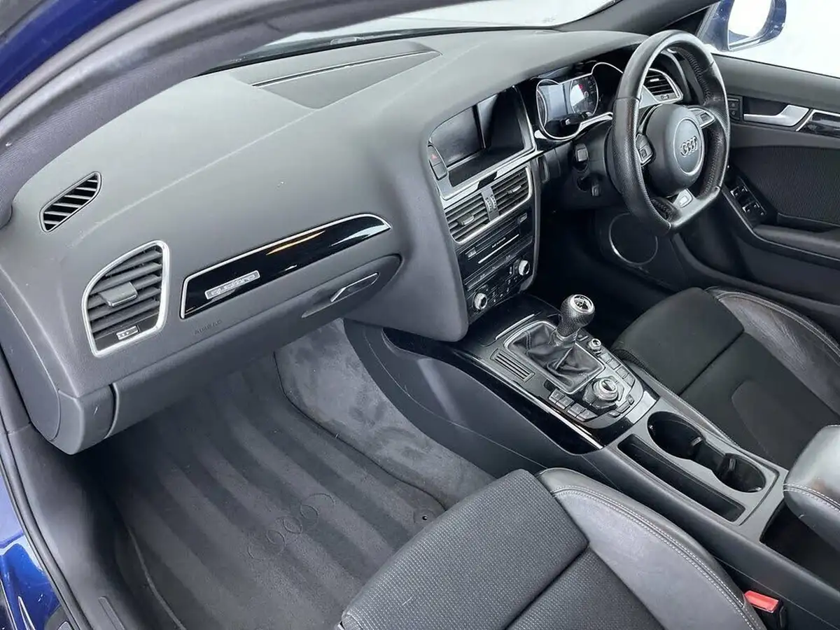 2012-audi-a4-20-quattro-black-edition-tfsi-big-31