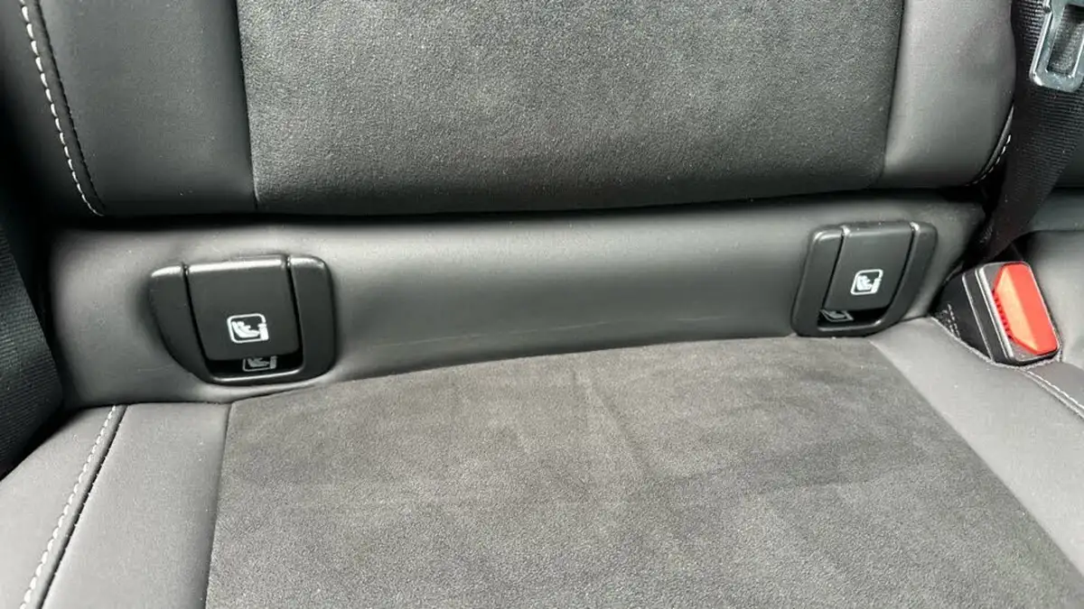 2024-volvo-xc40-20-b3-plus-big-24