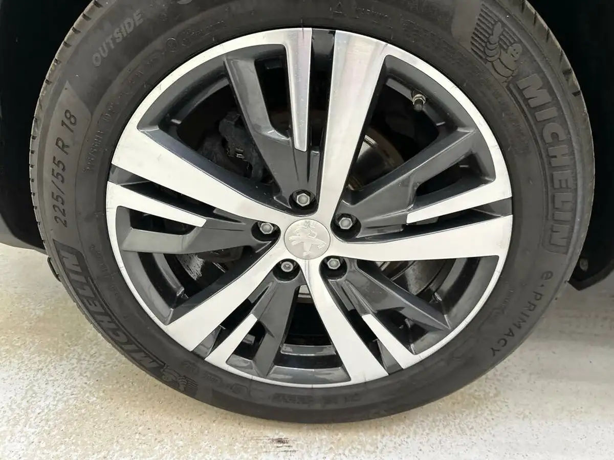 2023-peugeot-5008-suv-12-puretech-allure-premium-eat8-big-29