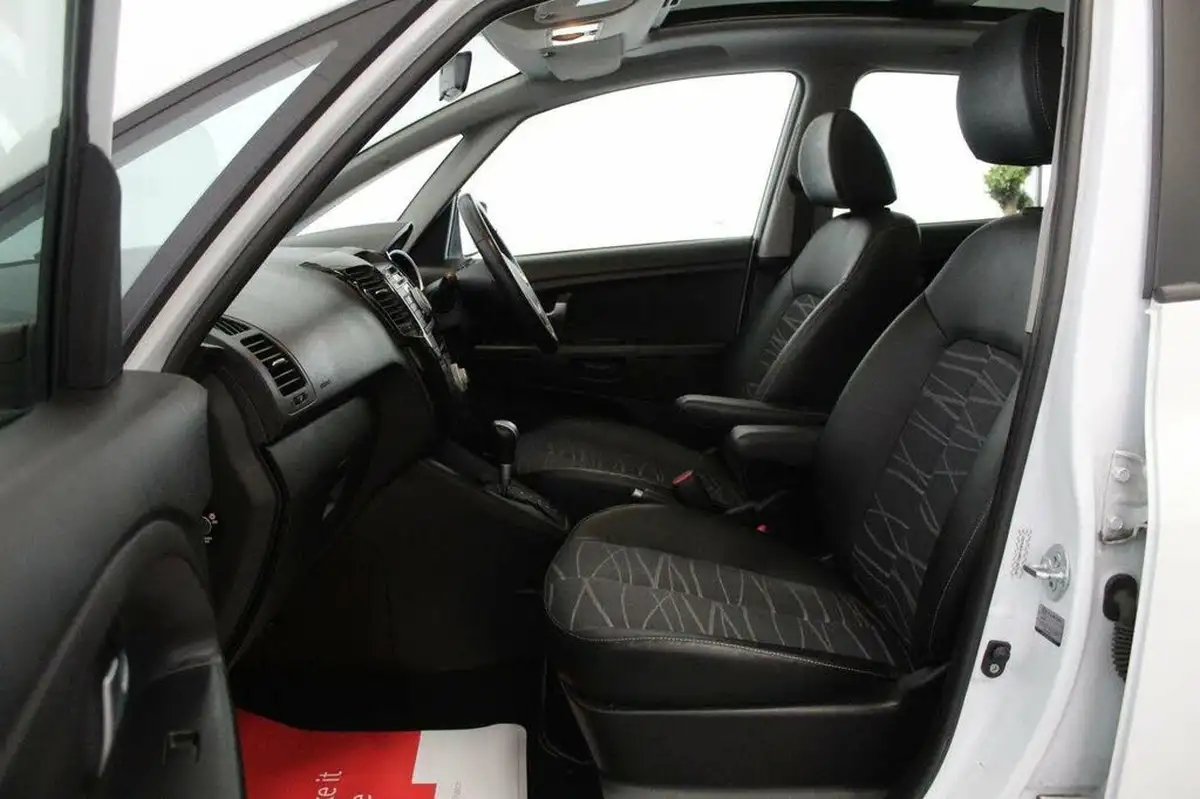 2011-kia-venga-16-3-auto-big-42