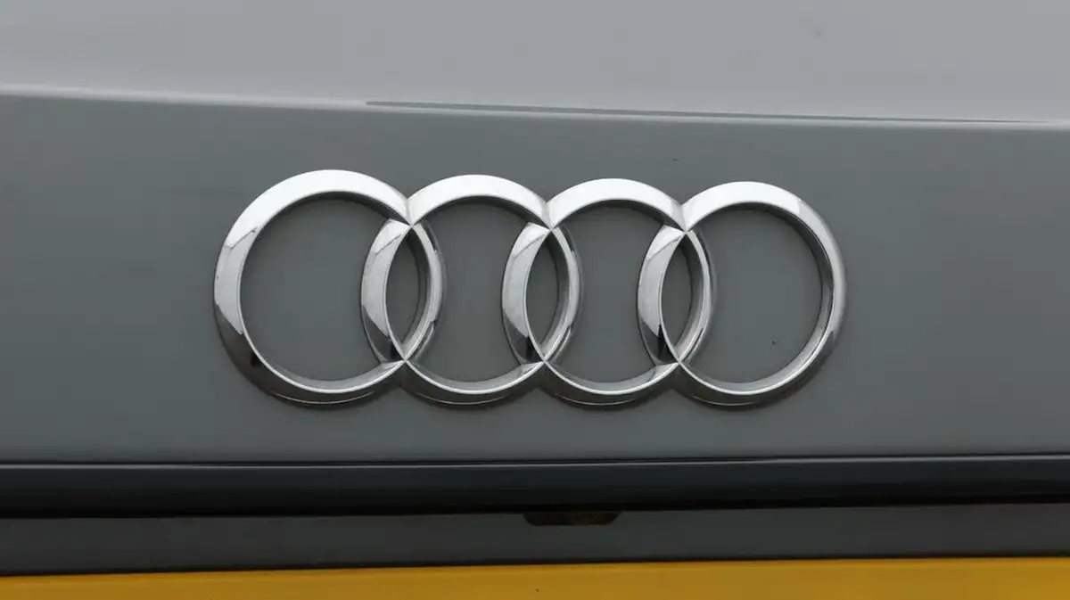 2021-audi-a4-avant-20-40-tfsi-black-edition-204ps-big-22