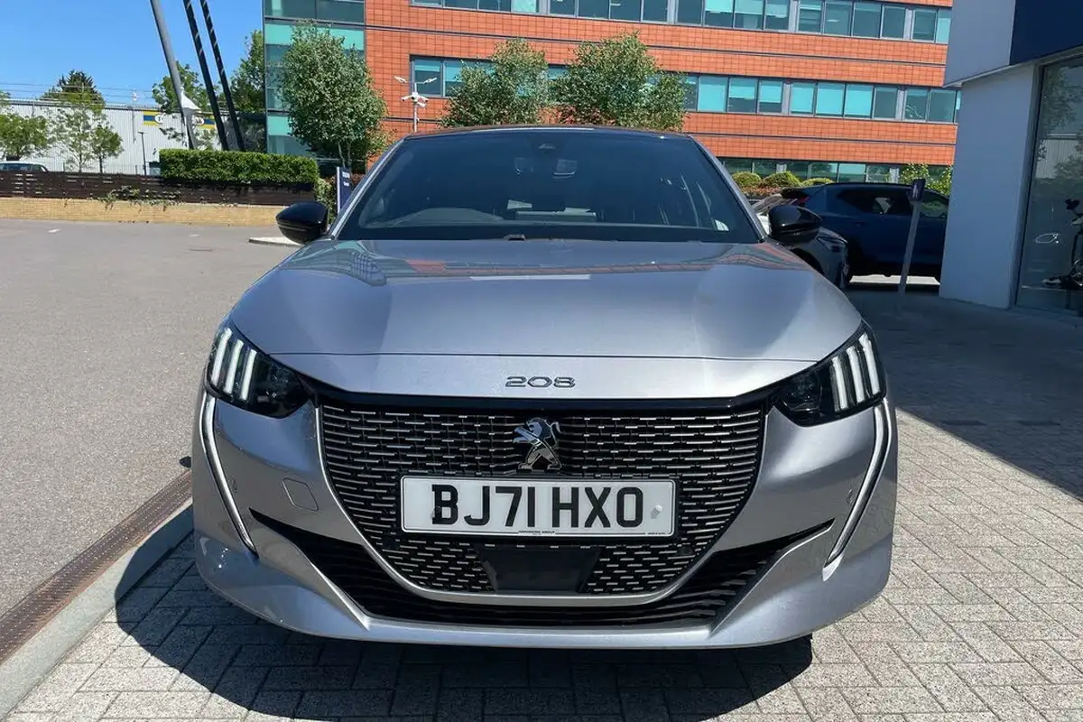 2021-peugeot-208-e-gt-50kwh-big-11