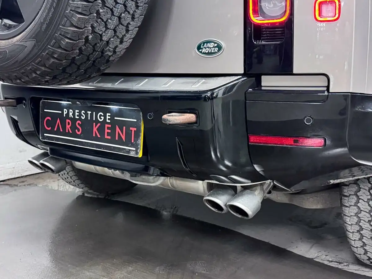 2022-land-rover-110-defender-50-p525-v8-big-20