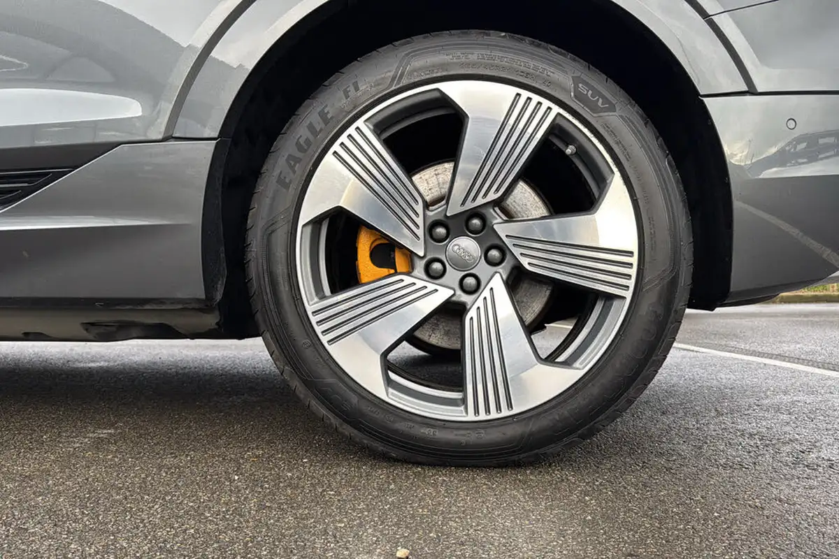 2020-audi-e-tron-55e-s-line-sportback-big-7