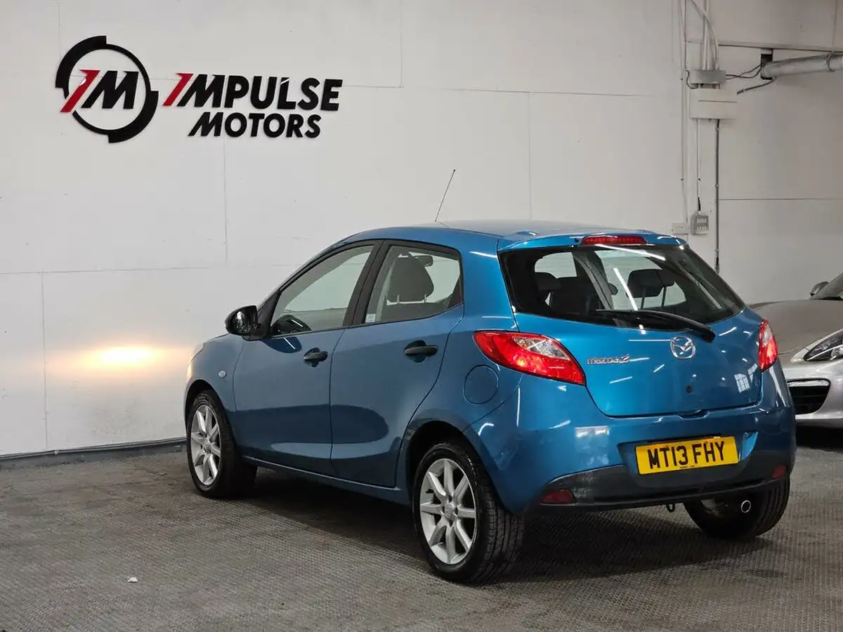 2013-mazda-mazda2-13-ts-air-con-big-7