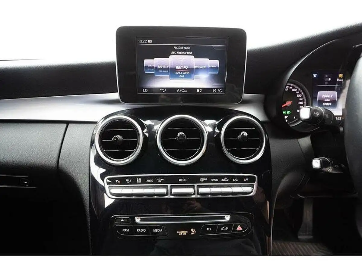 2017-mercedes-benz-c-class-20-c200-se-saloon-4d-9g-tronic-plus-big-37
