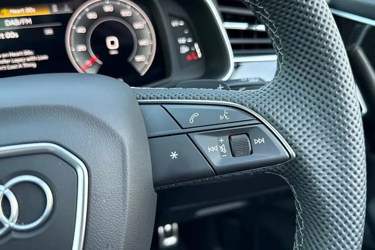 2025-audi-q8-30-50-tdi-black-edition-big-56