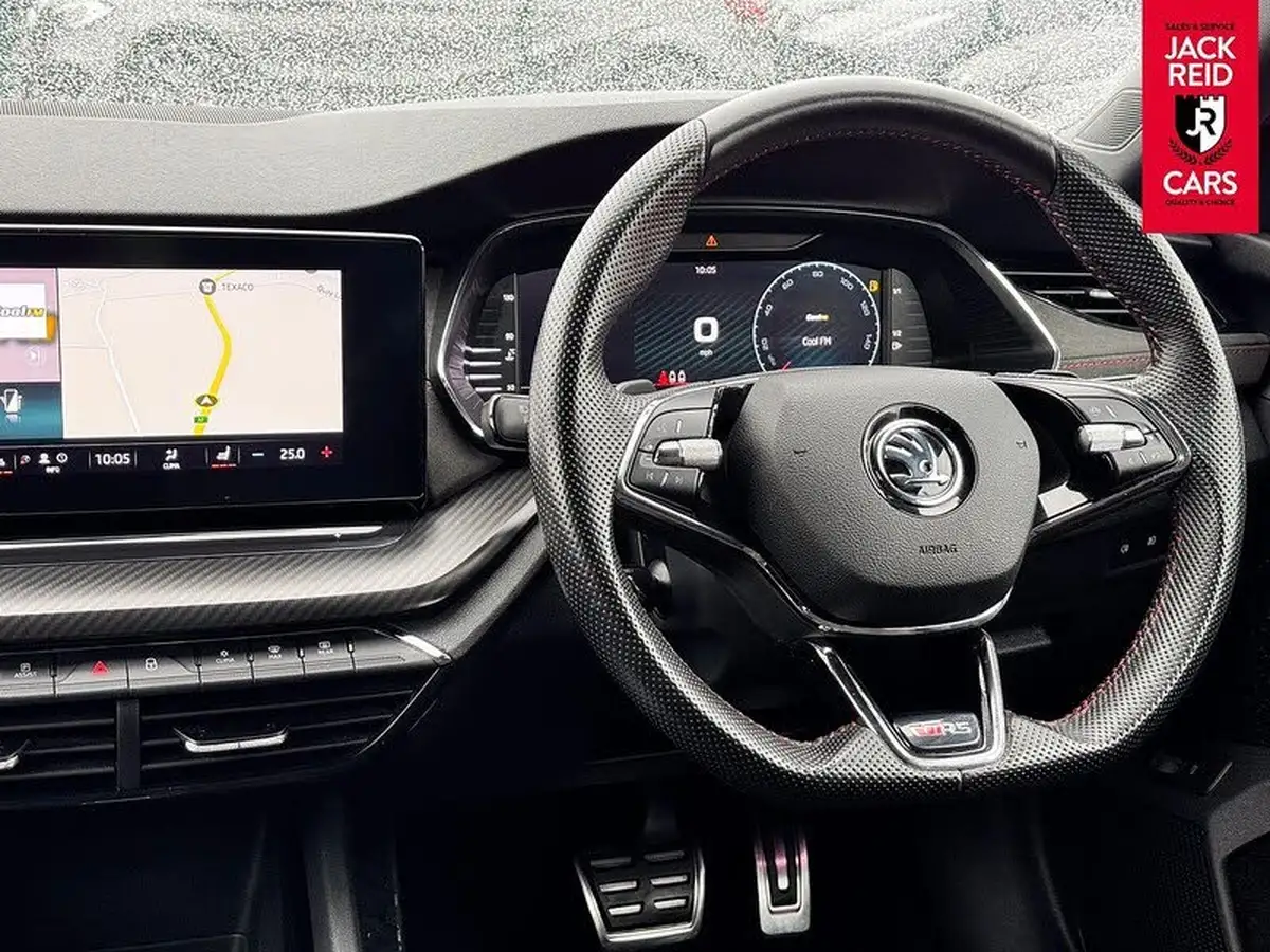 2021-skoda-octavia-20tdi-vrs-estate-big-30