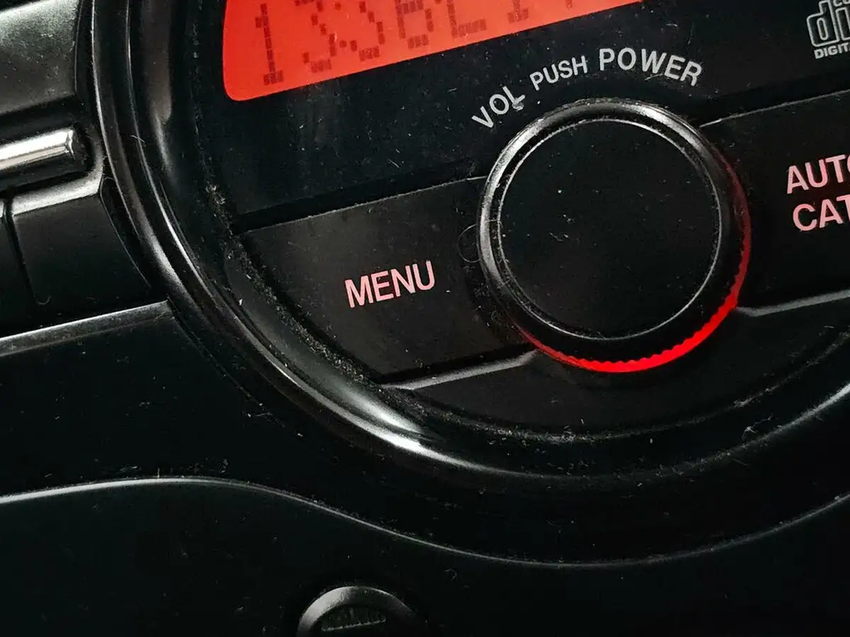 2013-mazda-mazda2-13-ts-air-con-big-59